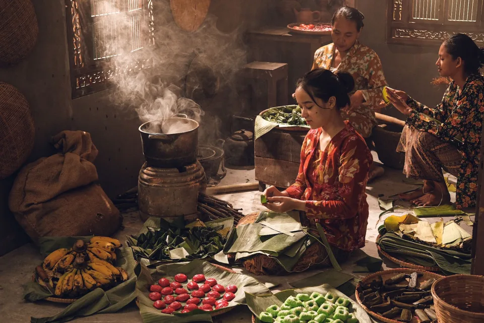 Bàn nướng đông khách tại Tiệm Nhà Nhỏ